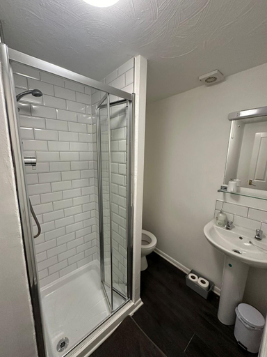 Bathroom 3, The Black Horse Inn, Gloucestershire