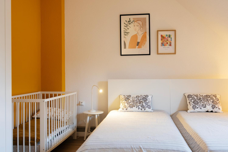 Bedroom, Big flat with fresh renovation, free parking, SonyPS, Netflix, Duisburg