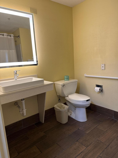 Bathroom 4, Baymont by Wyndham Mishawaka South Bend Area, Saint Joseph