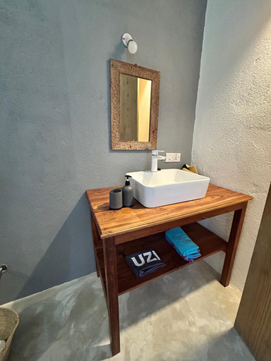 Bathroom 3, BONDENI BEACH HOUSE, Kusini