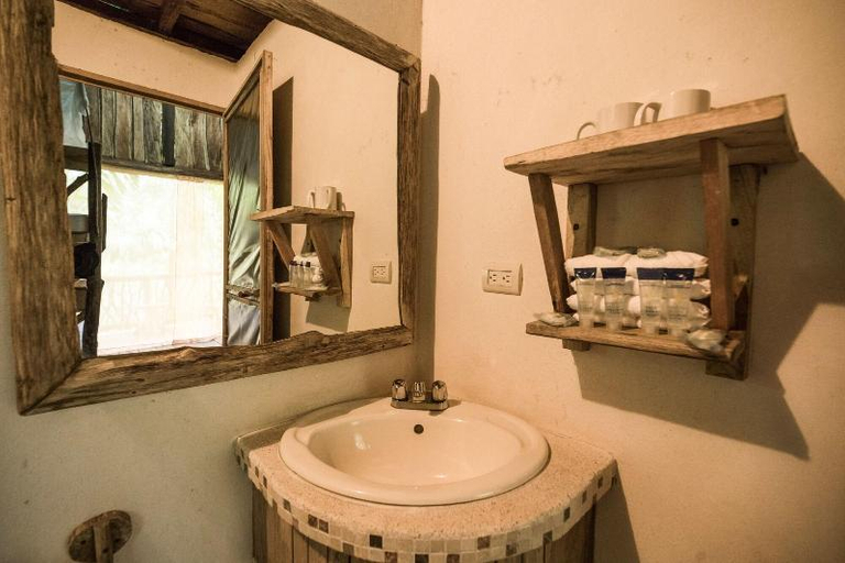Bathroom 5, La Tigra Rainforest Lodge, San Ramón