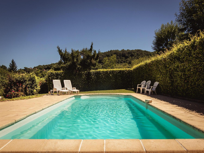 Sport & Beauty 4, Cottage in Vezac near Forest and Lake, Dordogne