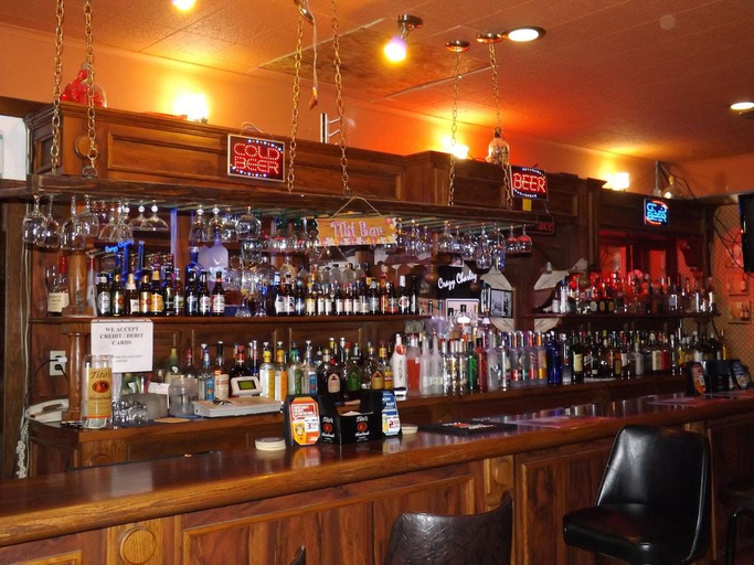 Food & Drinks 4, Tristar Inn Xpress, Quay