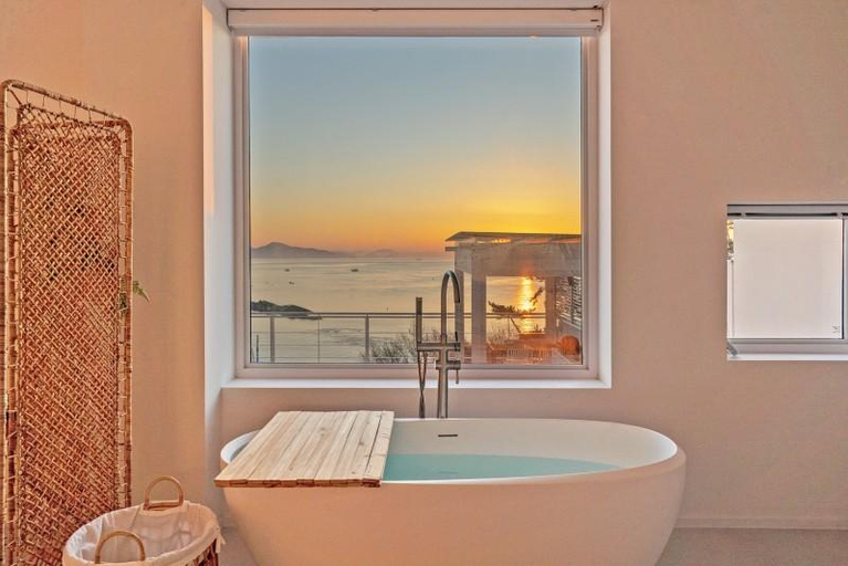 Bathroom 2, Namhae Stay Gain, Namhae