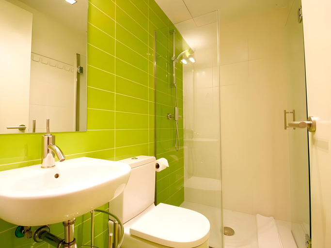 Bathroom 3, SSG Borne Pop Art Lofts Apartments, Barcelona