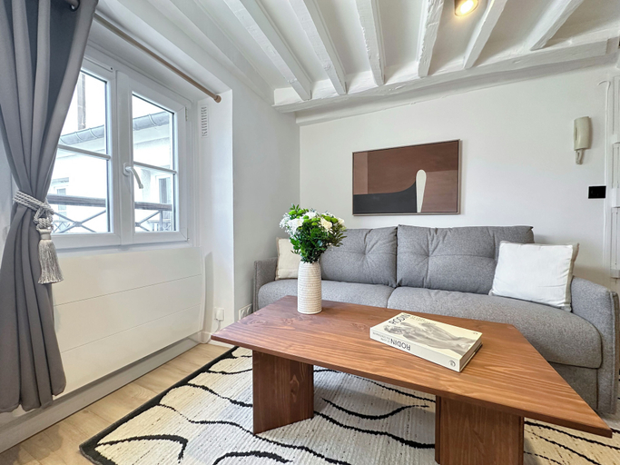 Living area 3, 1533 Petites écuries, Paris