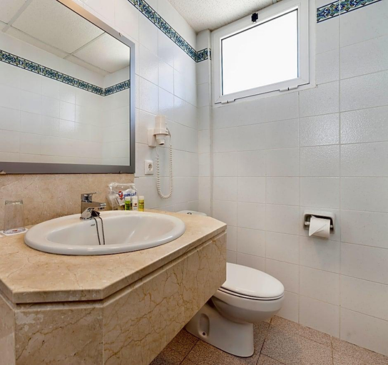 Bathroom 5, Globales Cala'n Blanes, Baleares