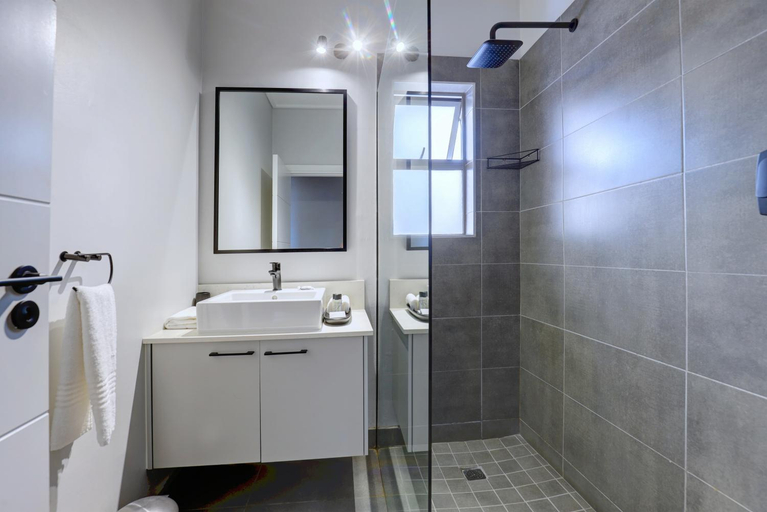 Bathroom 2, Harvil House, Eden