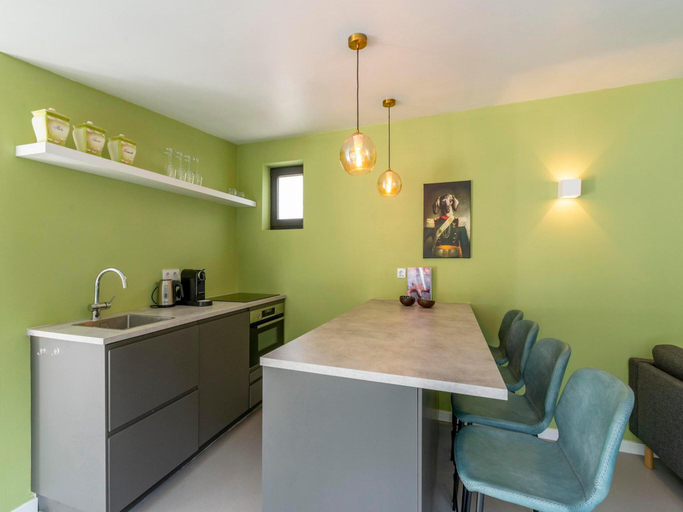 Others 4, Bungalow in Sint Maartenszee with Garden Views, Zijpe