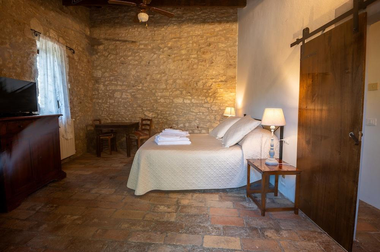 Bedroom 3, Castello Valenzino, Perugia