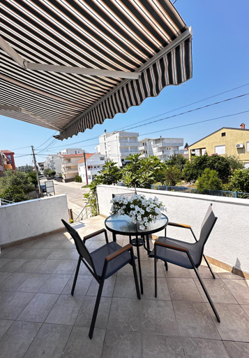 Others 5, Apartmani Medovic