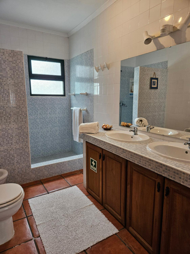 Bathroom 4, Casa da Uva-Mosteiros Vineyards House-Heated swimming-pool, Ponta Delgada