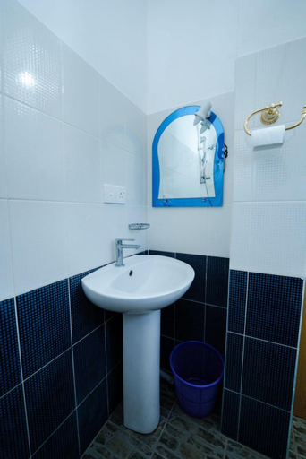 Bathroom 4, Villa Pinnawala Homestay, Rambukkana