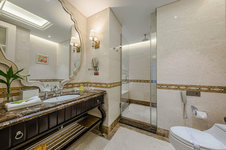Bathroom 4, Yin Run Jin Jiang Castle Hotel, Huzhou