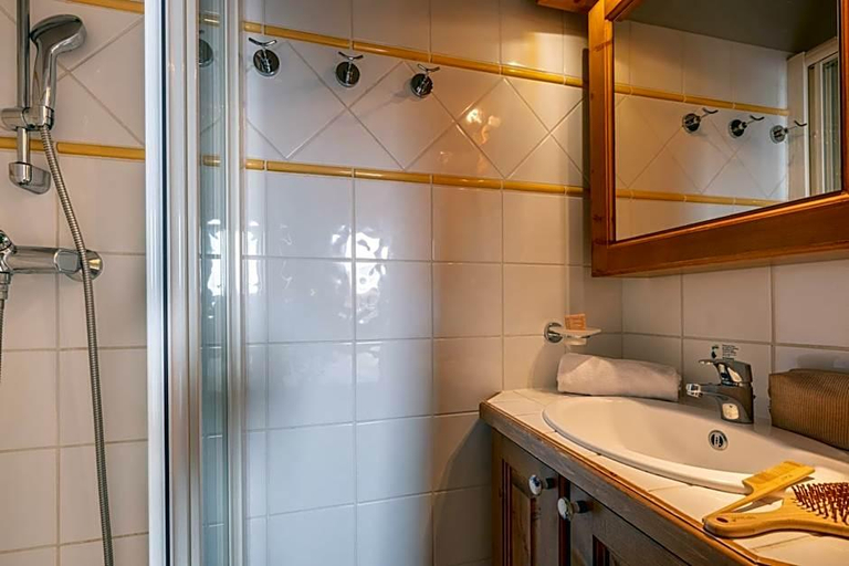 Bathroom 4, Residence P&V Premium Les Alpages de Reberty, Savoie