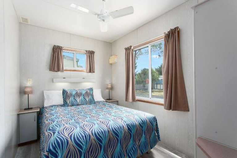 Bedroom 2, Victor Harbor Holiday & Cabin Park, Victor Harbor