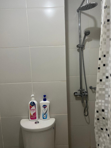Bathroom 3, POEA Mega Mall WiFi Netflix, Mandaluyong