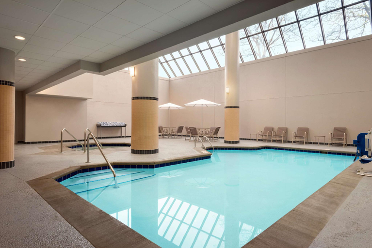Sport & Beauty 2, Doubletree by Hilton St. Paul East, MN, Ramsey