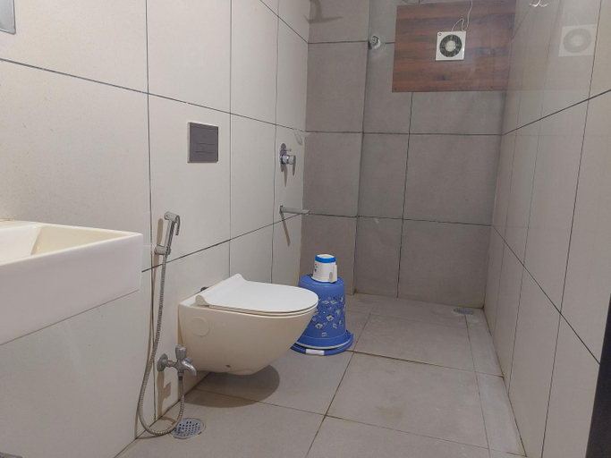 Bathroom 3, N B Sonar Bangla Hotel, Nadia