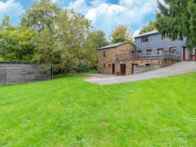 Others 3, Spacious Group Stay in Wanne, Liège