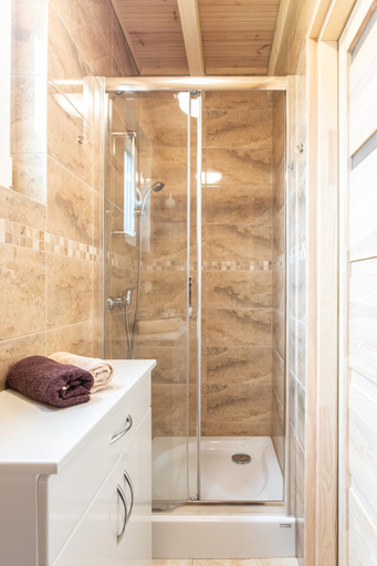 Bathroom 3, Domki Mile z basenem - Lubiatowo, Wejherowo