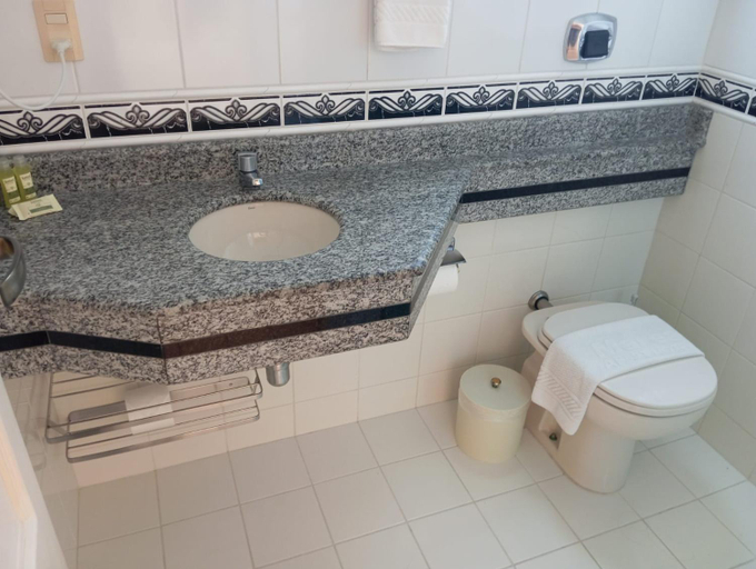 Bathroom 4, Golfinhos Apart Hotel, Florianopolis
