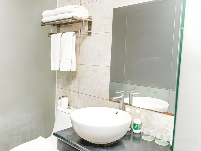 Bathroom 5, Jian Guo Grand Hotel, Vientiane