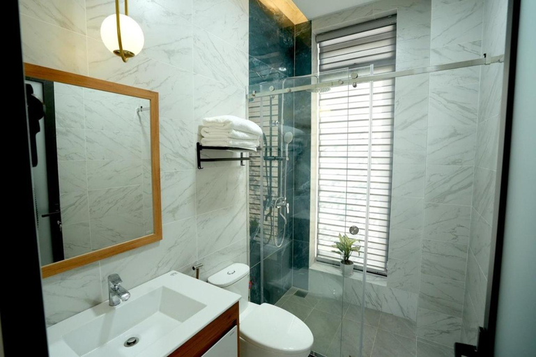 Bathroom 4, Lucasta Hotel, Cái Răng