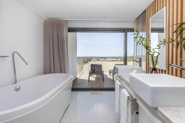 Bathroom 4, Algarve Race Resort Apartments, Portimão