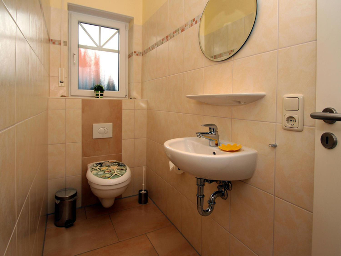 Bathroom 3, Appartementhaus am Kiessee, Westerholt, Wittmund