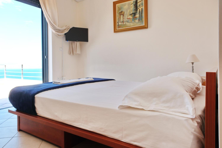 Bedroom 2, sea view amoni, Peloponnese