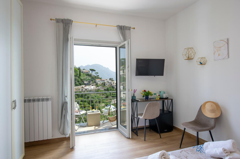 Others 2, Malu B&B, Salerno