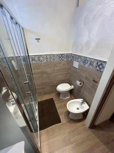 Bathroom 2, Brigata sea view, Bari