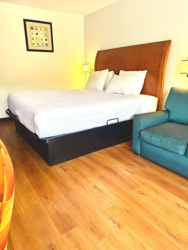 Bedroom 2, Baymont By Wyndham Metter, Candler