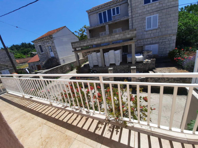 Others 5, Mikulin Apartments, Lumbarda