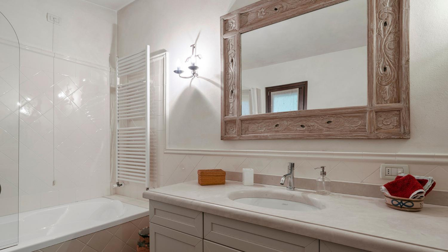 Facilities 2, VILLA DEL PRATO 8, Emma Villas, Brescia