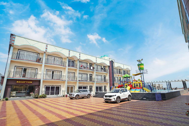 Exterior & Views