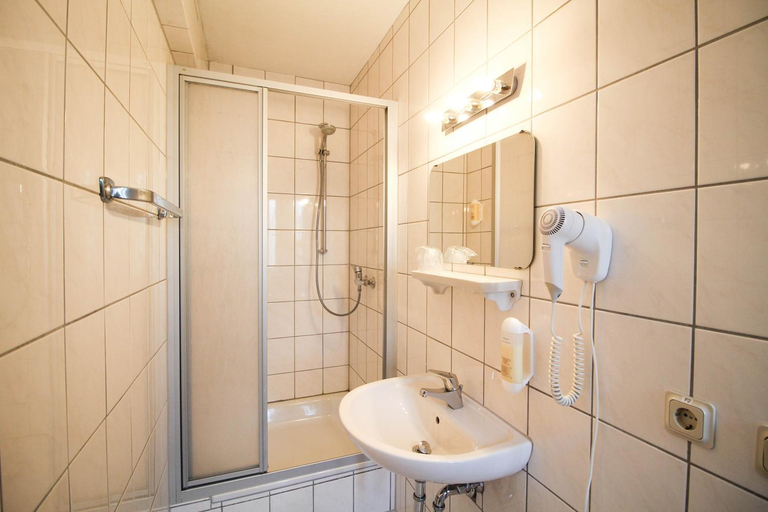 Bathroom 4, Center Hotel Essen, Essen