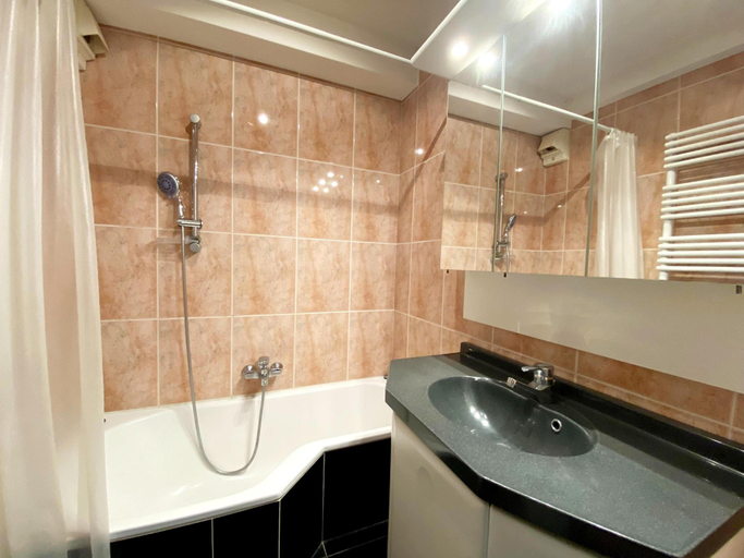 Bathroom, Chic Urban Seaside Apartment, West-Vlaanderen
