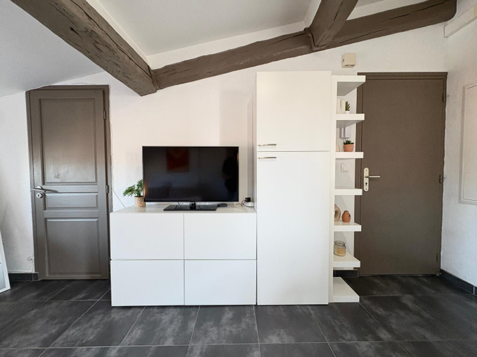 Others 5, Appartements climatises - Vieil Antibes, Alpes-Maritimes