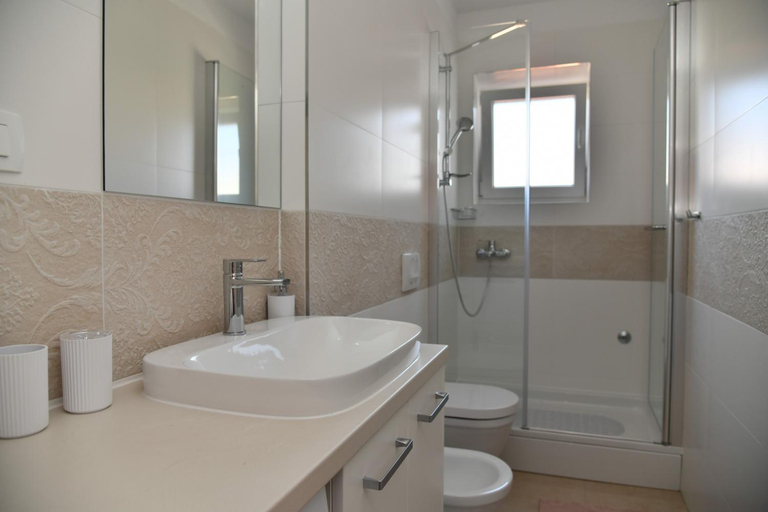 Bathroom 4, Apartments Mandalena with terrace, 1 min walk to the beach, Supetar