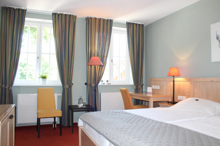 Bedroom 3, Landgasthof Wildwasser, Celle