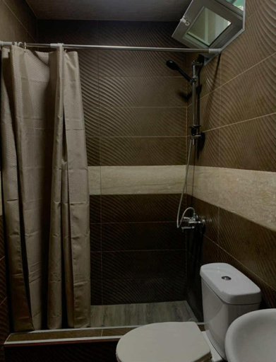 Bathroom, Pirosmani 66, Signagi