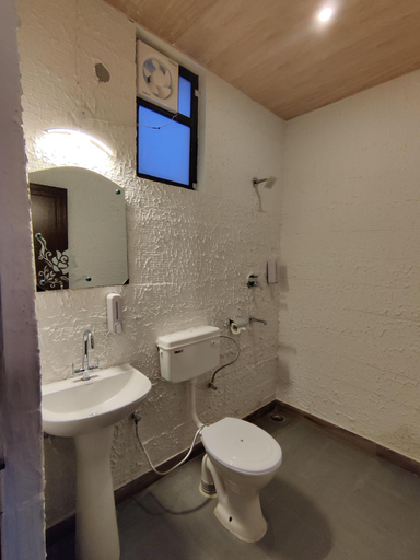 Bathroom 3, The Sweven NeerVan, Tehri Garhwal