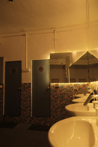 Bathroom 3, Hammock Hostels - Bandra, Mumbai Suburban