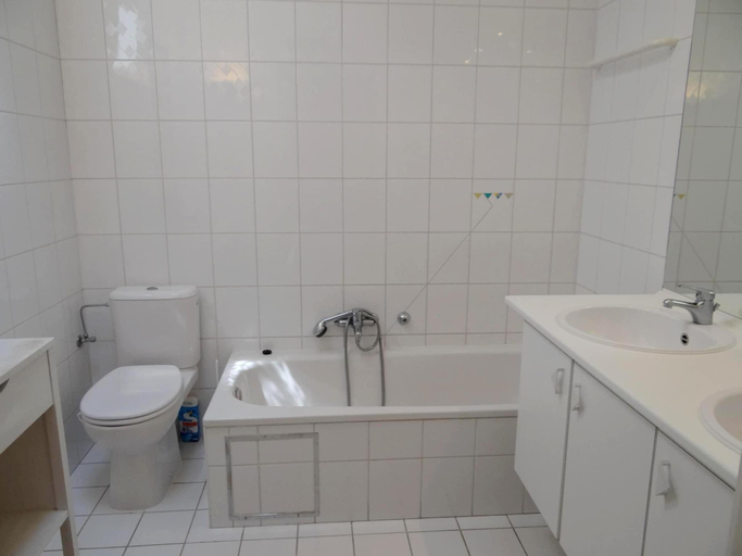 Bathroom, Coastal comfort with sea view, West-Vlaanderen