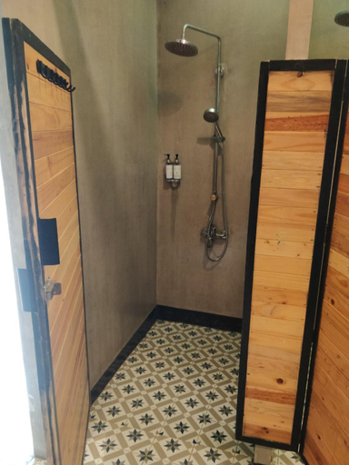 Bathroom 4, Sofia's Lake Resort, Cavinti