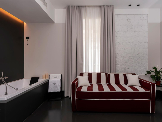 Others 4, Adaram Suites, Napoli