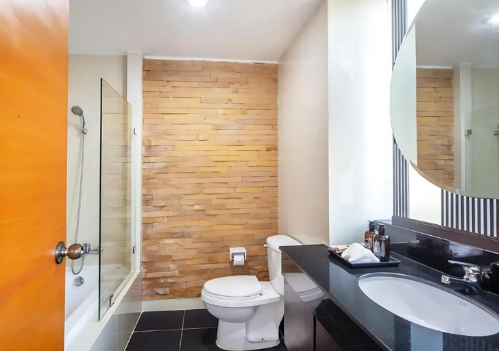 Bathroom 4, Tawa Ravadee Resort, WorldHotels Distinctive, Sri Mahar Pho