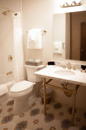 Bathroom 4, Belvada Hotel, Nye